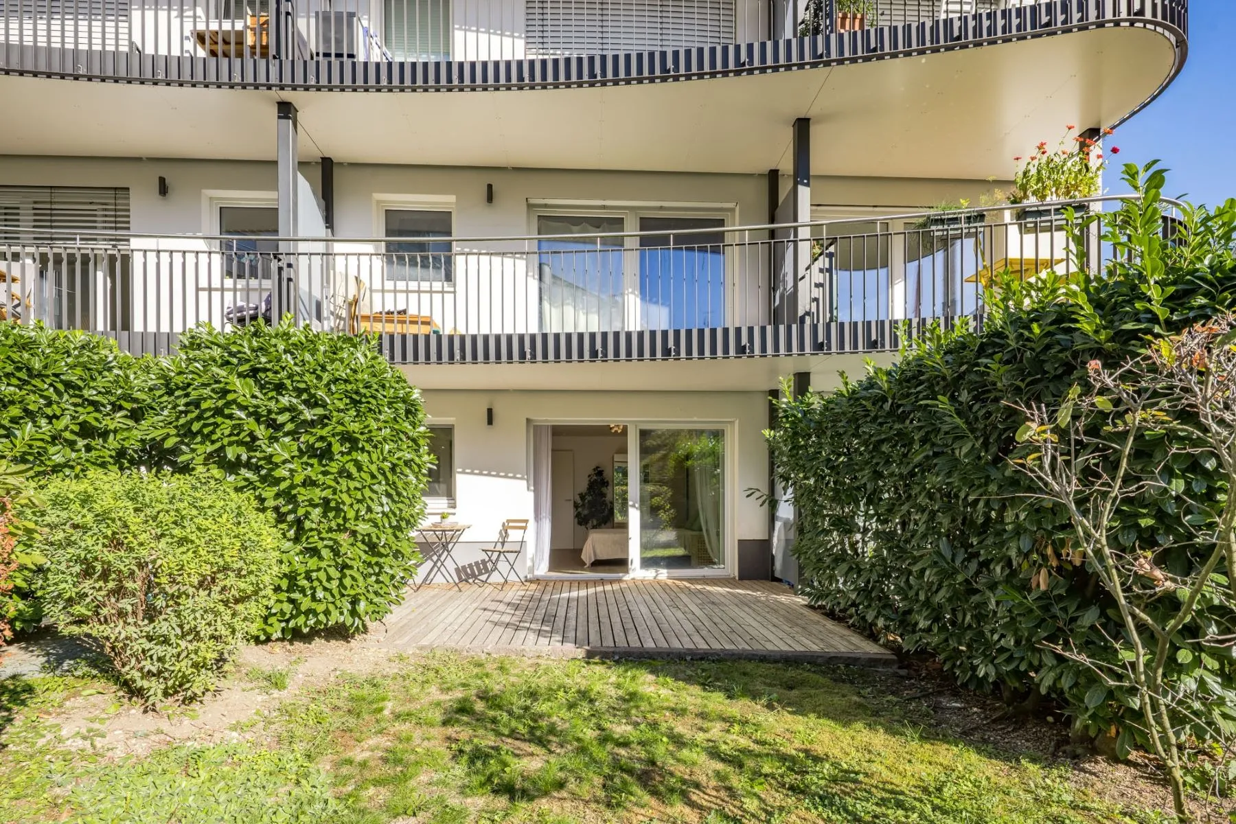 Private garden and wooden terrace outside the ground-floor Nymphenburg studio