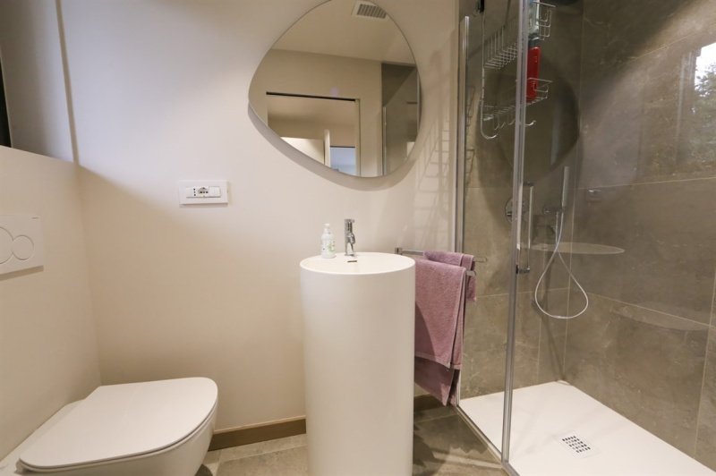 Interior photo 14 of Elegant Parkside Living in Milan, Italy (MIL-4404)