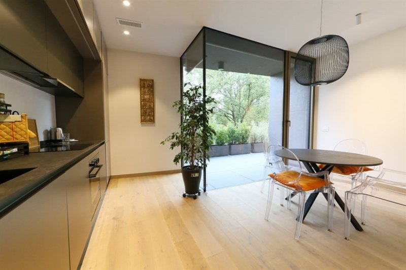 Interior photo 4 of Elegant Parkside Living in Milan, Italy (MIL-4404)