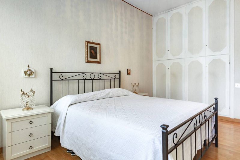 Interior photo 17 of Bright Apartment with Concierge in Via dei Prati Fiscali  in Rome, Italy (ROM-3550)