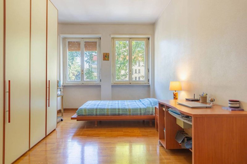 Interior photo 18 of Bright Apartment with Concierge in Via dei Prati Fiscali  in Rome, Italy (ROM-3550)