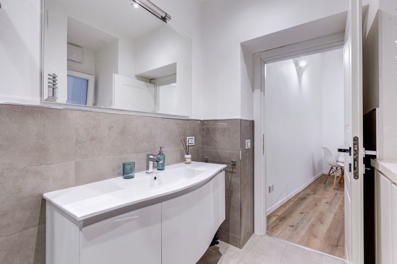 Interior photo 11 of Charming Monti Apartment in Via dei Capocci in Rome, Italy (ROM-6605)
