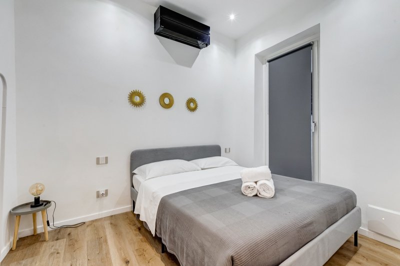 Interior photo 13 of Charming Monti Apartment in Via dei Capocci in Rome, Italy (ROM-6605)