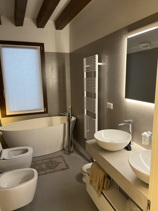 Interior photo 11 of Renovated Apartment near Rialto in Venice, Italy (VCE-1043)