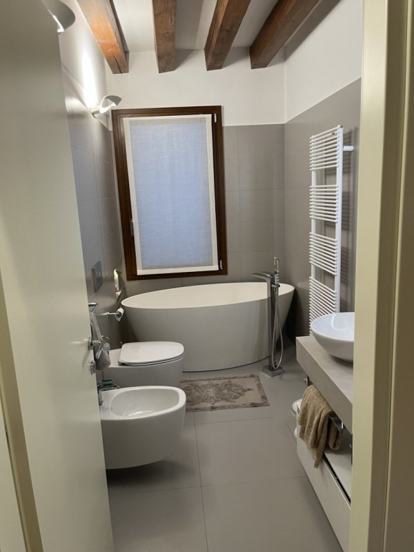 Interior photo 18 of Renovated Apartment near Rialto in Venice, Italy (VCE-1043)
