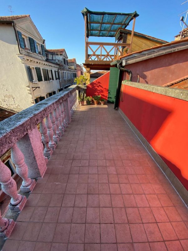 Interior photo 13 of Restored Apartment with Rooftop Terrace in Venice, Italy (VCE-3009)