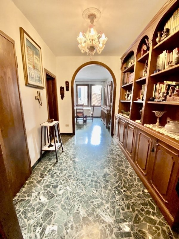 Interior photo 5 of Restored Apartment with Rooftop Terrace in Venice, Italy (VCE-3009)