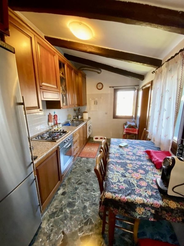 Interior photo 6 of Restored Apartment with Rooftop Terrace in Venice, Italy (VCE-3009)
