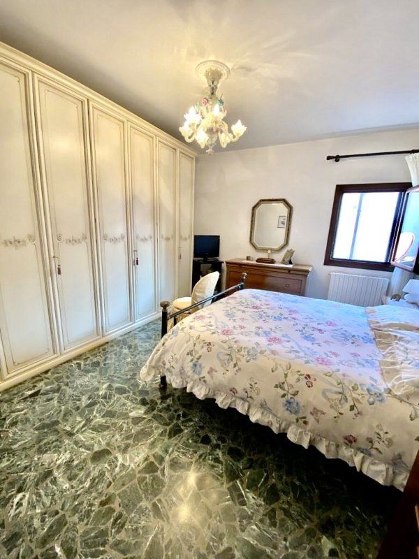 Interior photo 7 of Restored Apartment with Rooftop Terrace in Venice, Italy (VCE-3009)