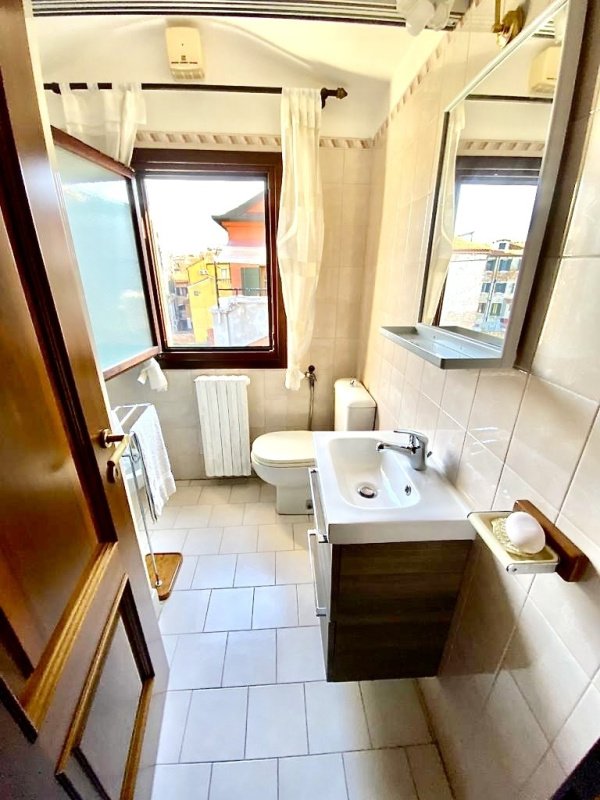 Interior photo 8 of Restored Apartment with Rooftop Terrace in Venice, Italy (VCE-3009)