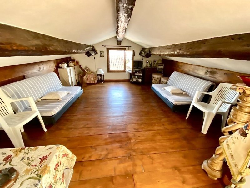 Interior photo 9 of Restored Apartment with Rooftop Terrace in Venice, Italy (VCE-3009)