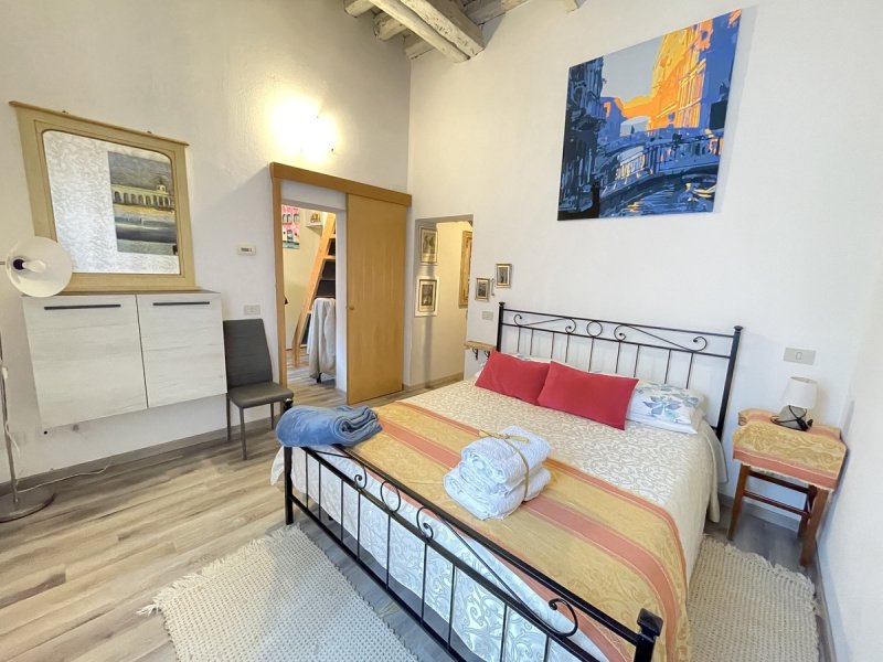 Interior photo 13 of Historic Apartment near Campo San Giacomo in Venice, Italy (VCE-8743)