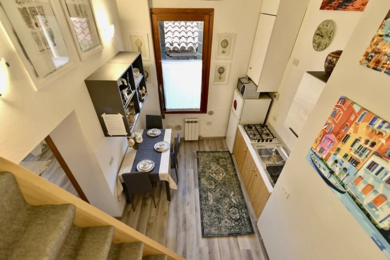 Interior photo 7 of Historic Apartment near Campo San Giacomo in Venice, Italy (VCE-8743)