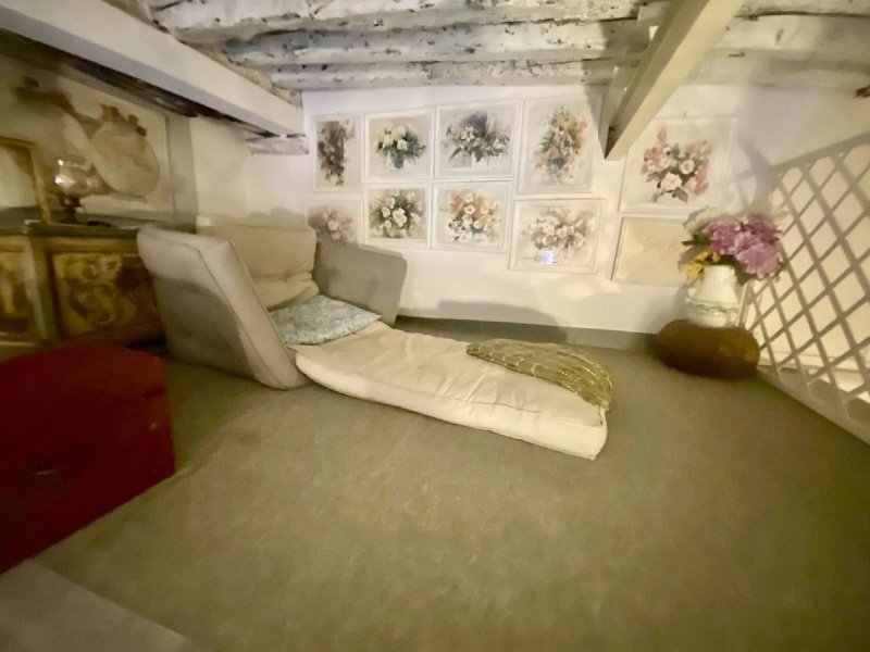 Interior photo 9 of Historic Apartment near Campo San Giacomo in Venice, Italy (VCE-8743)