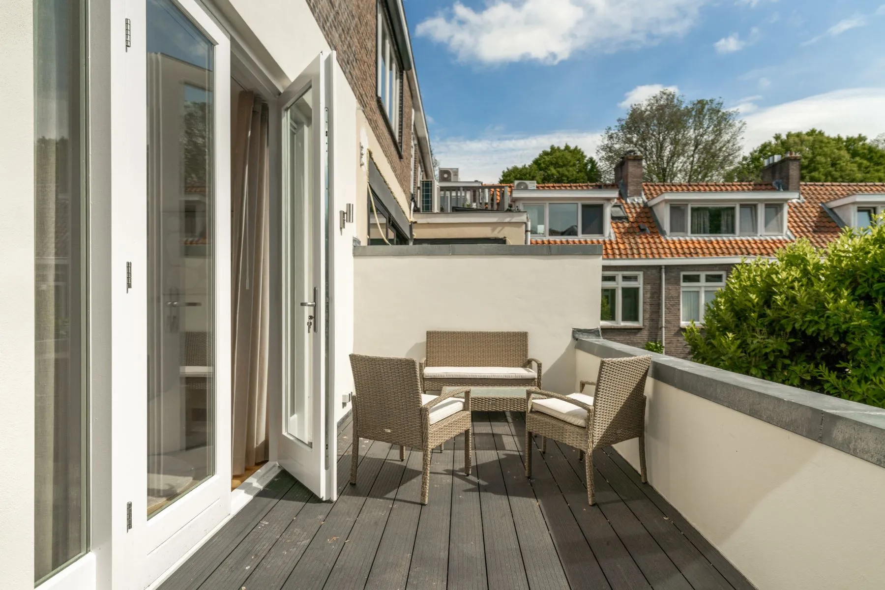 Sunny furnished terrace directly connected to the living room