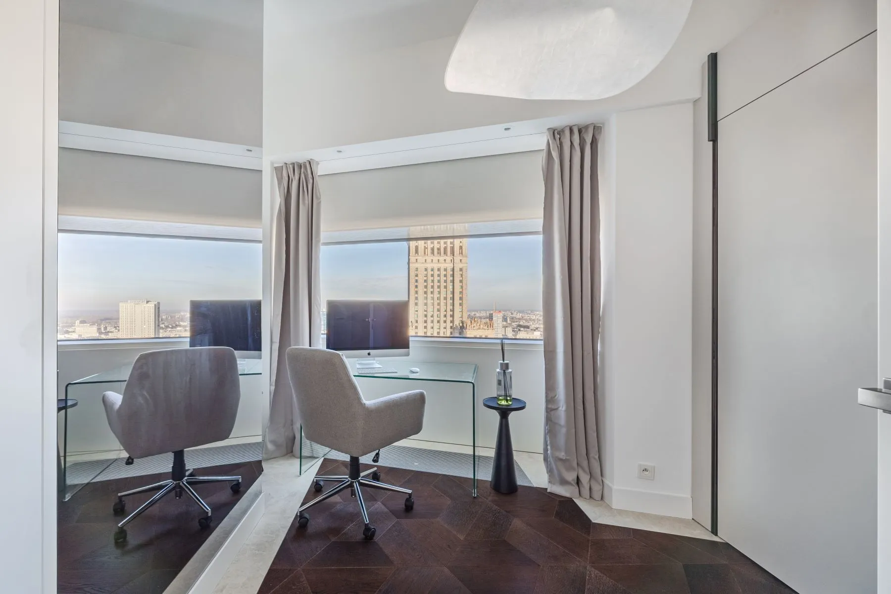Bedroom workstation and mirrored wardrobes overlooking the Warsaw skyline