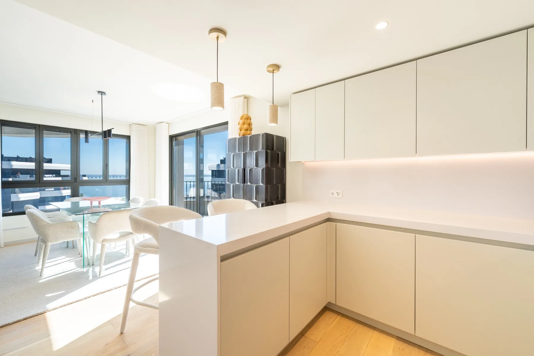 Minimalist Bosch kitchen with island and integrated appliances