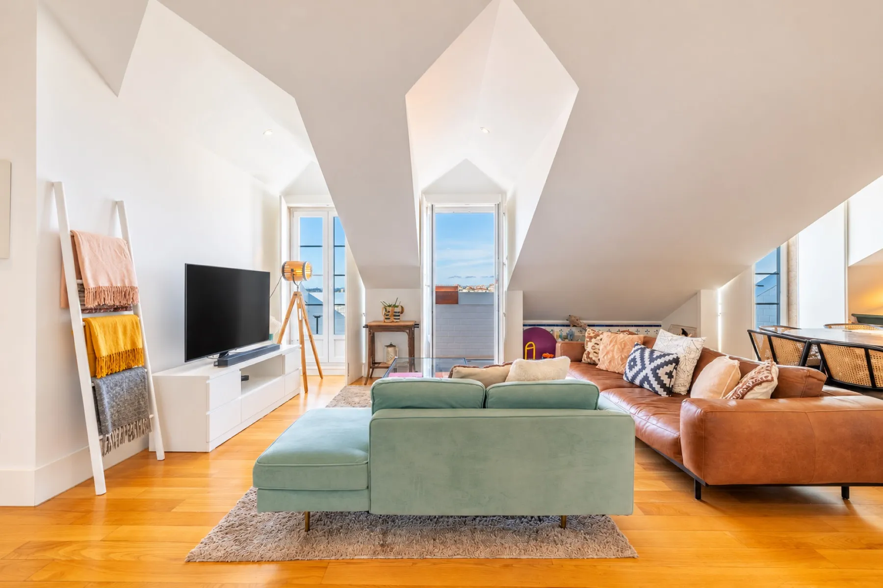 Exceptional 2-Bedroom Castle-Hill Apartment with Panoramic Tagus River Views