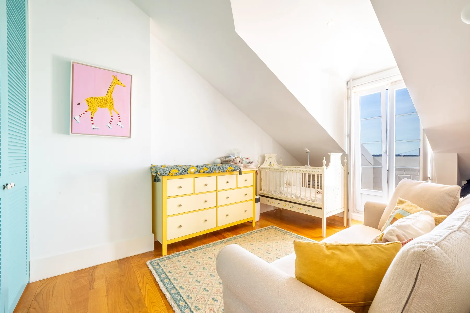 Flexible second bedroom lounge with daybed and rooftop windows