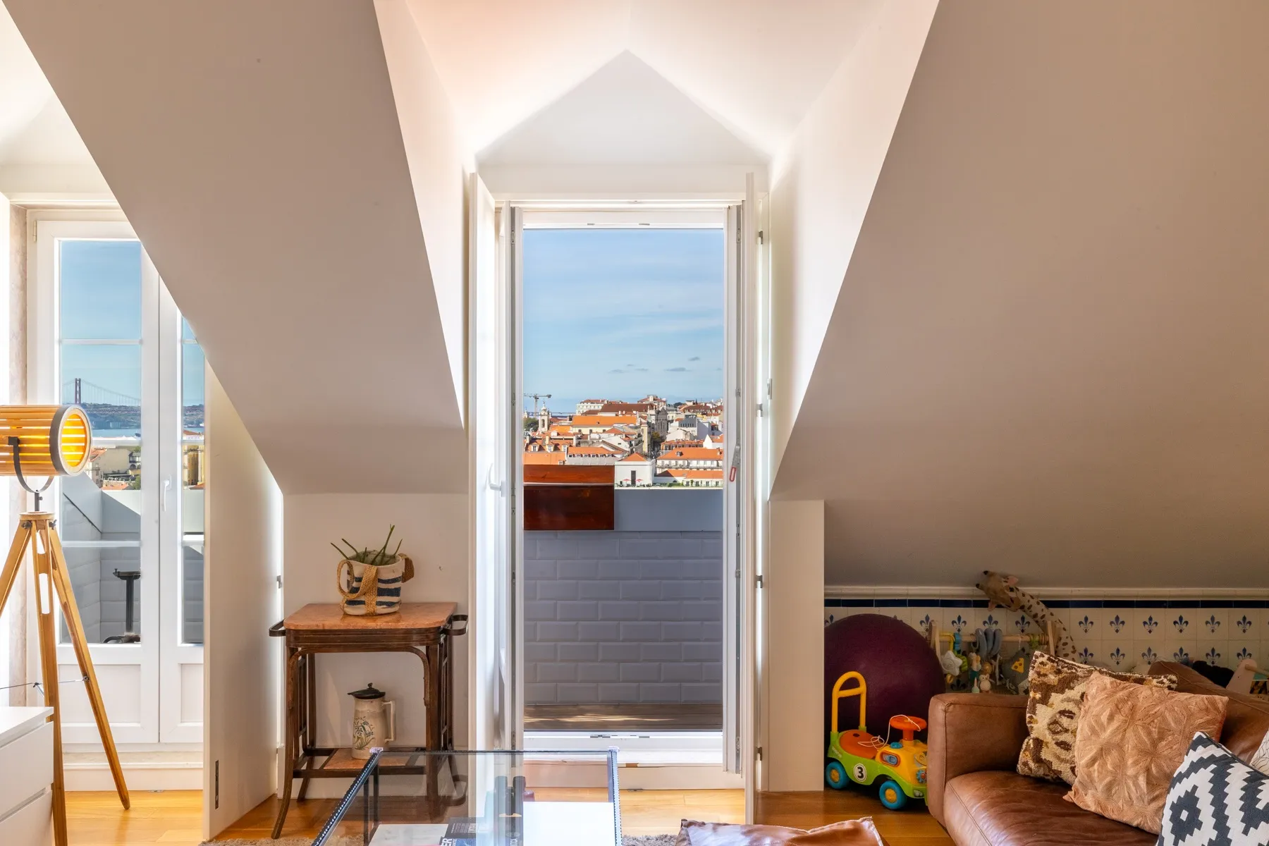 Window-side reading corner opening toward the panoramic viewpoint