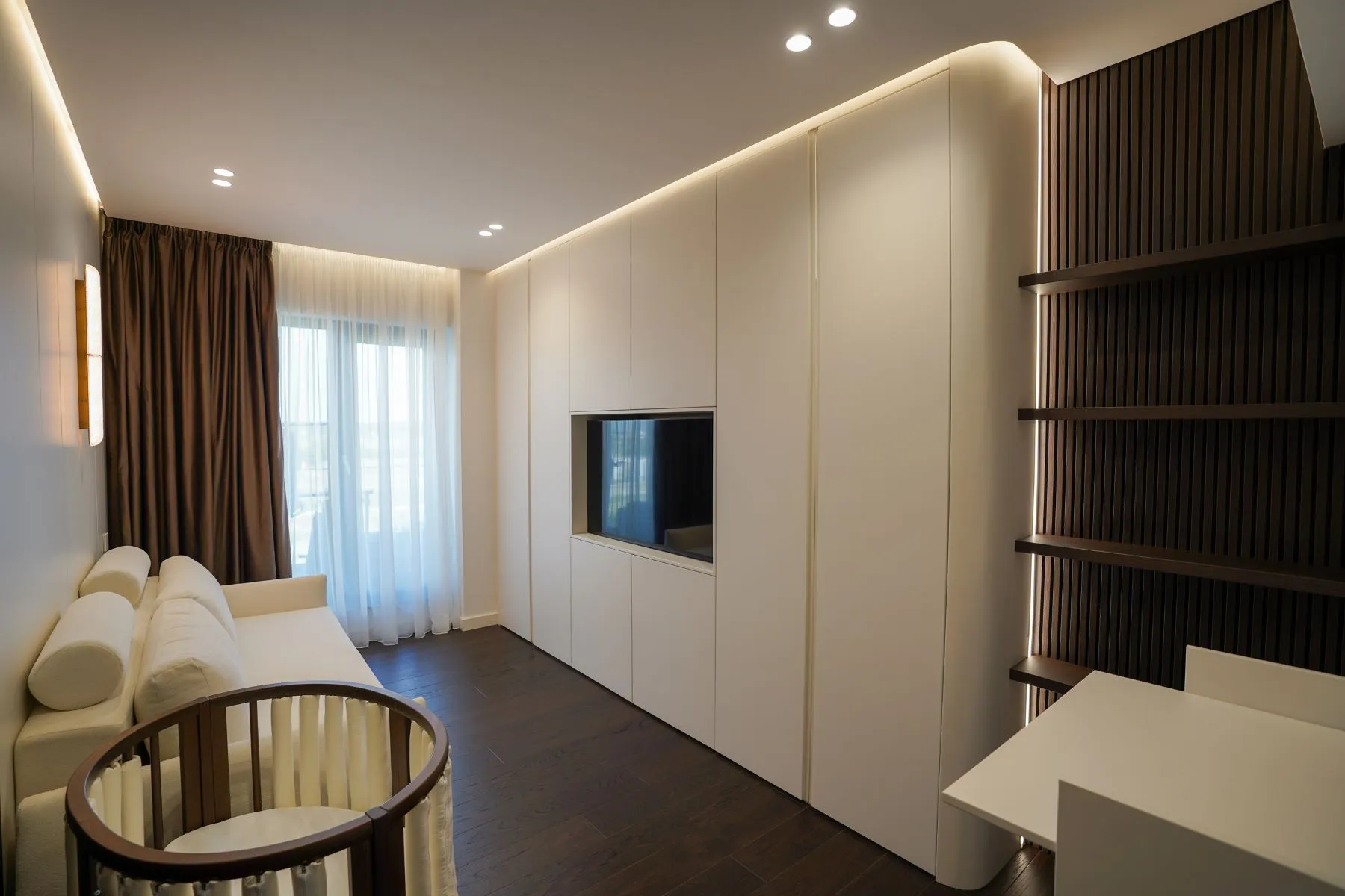 Secondary relaxation room with television wall, shelving and terrace access