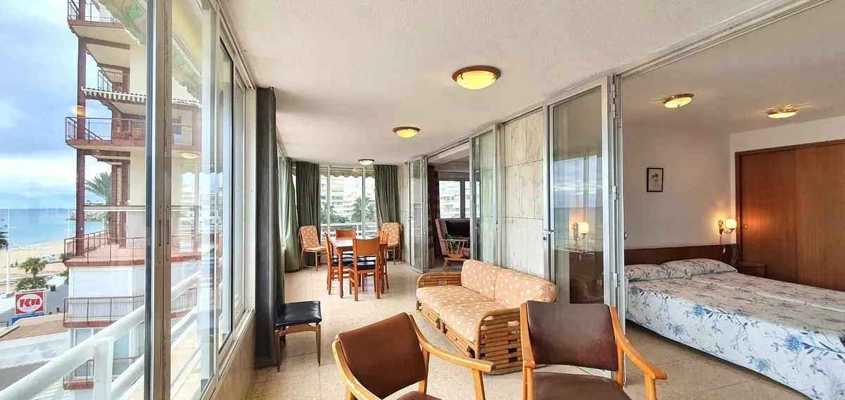 Sea-facing double bedroom opening onto the enclosed balcony