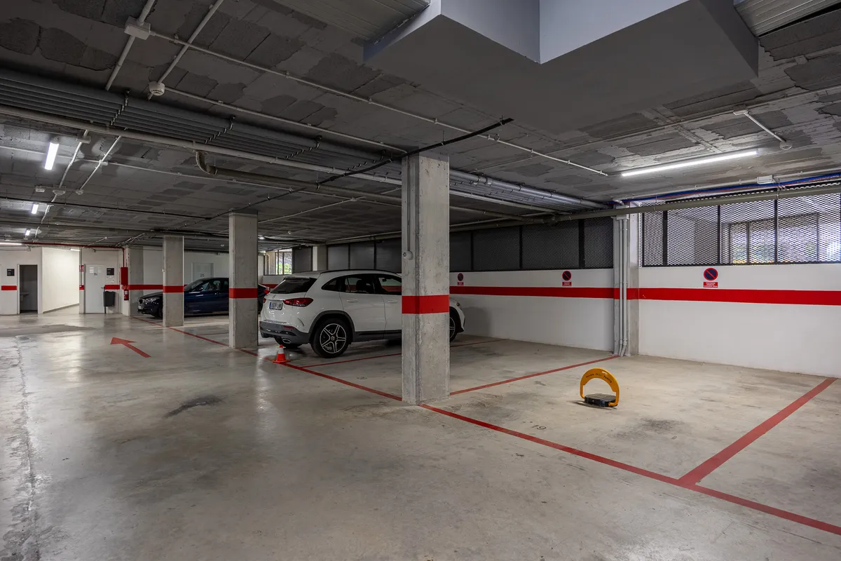 Private parking space in the secure underground garage