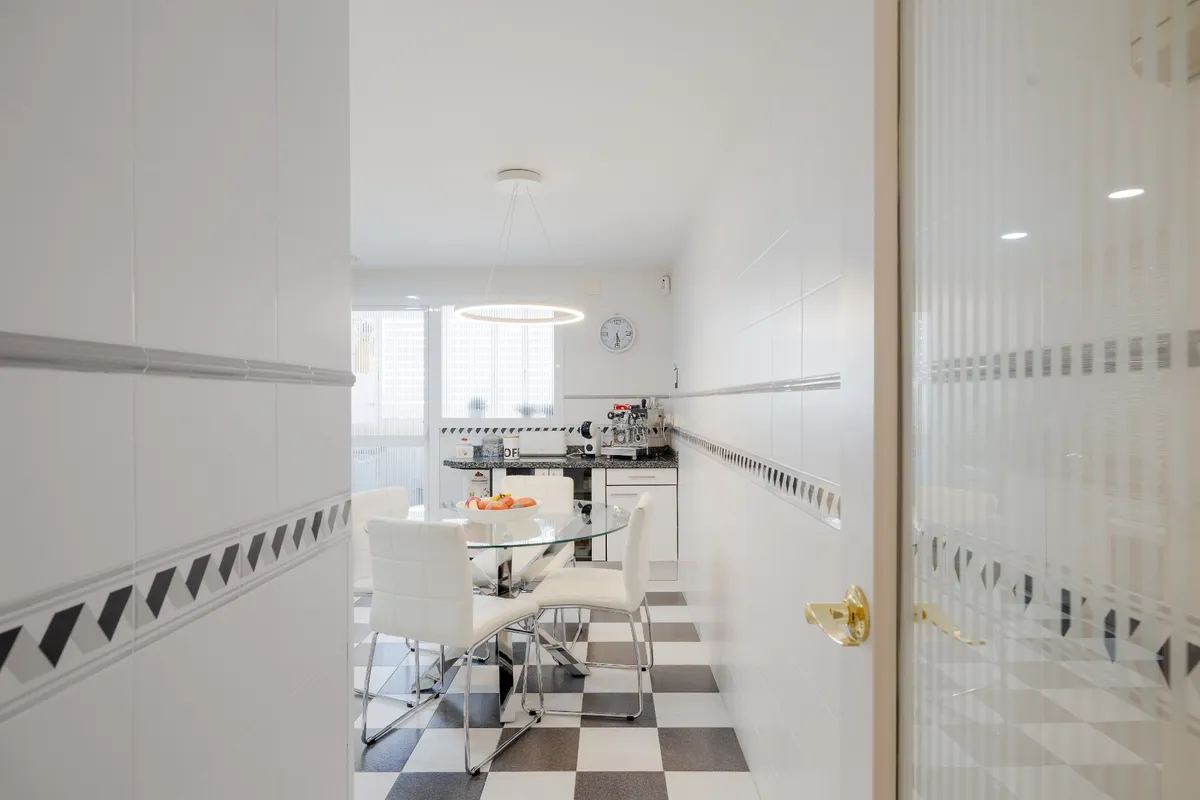 Large independent kitchen with breakfast table and white cabinetry