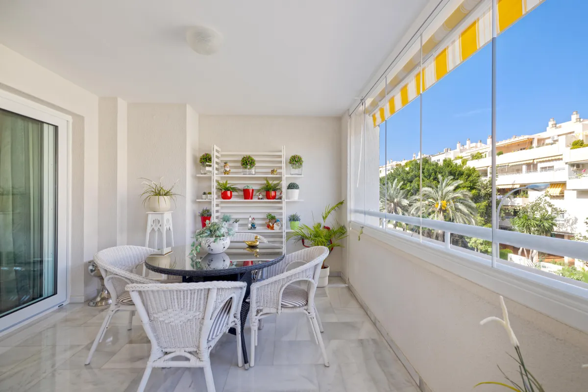 Furnished terrace dining area overlooking Málaga Este residences