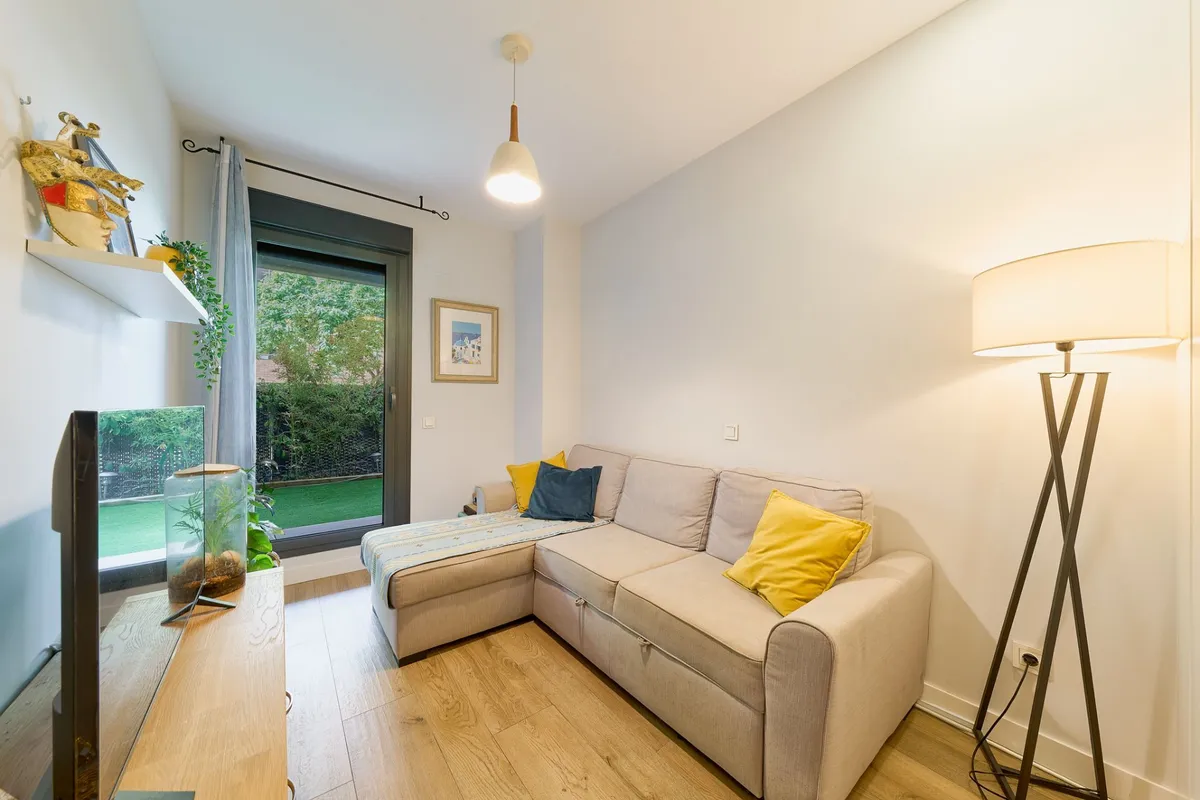 Flexible guest room with sofa bed, television and garden access