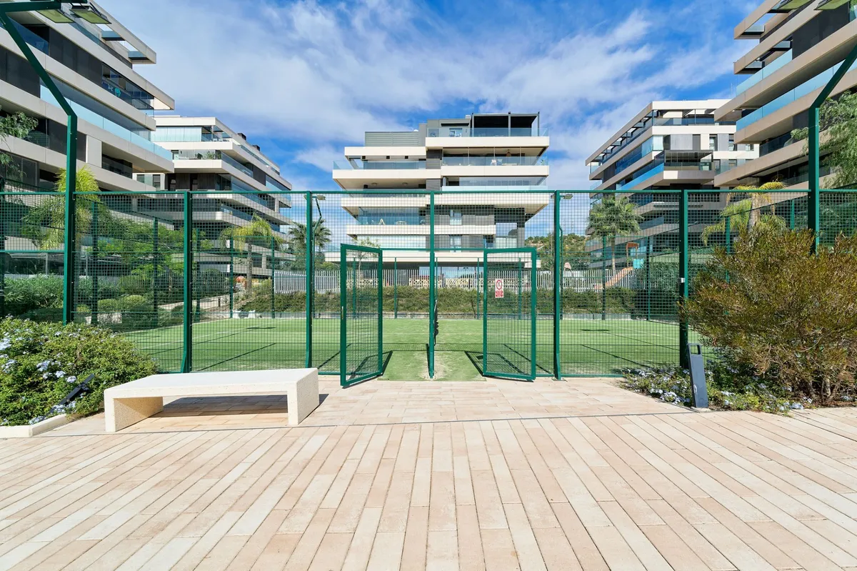 Residents’ padel court within the Terrazas de Teatinos grounds