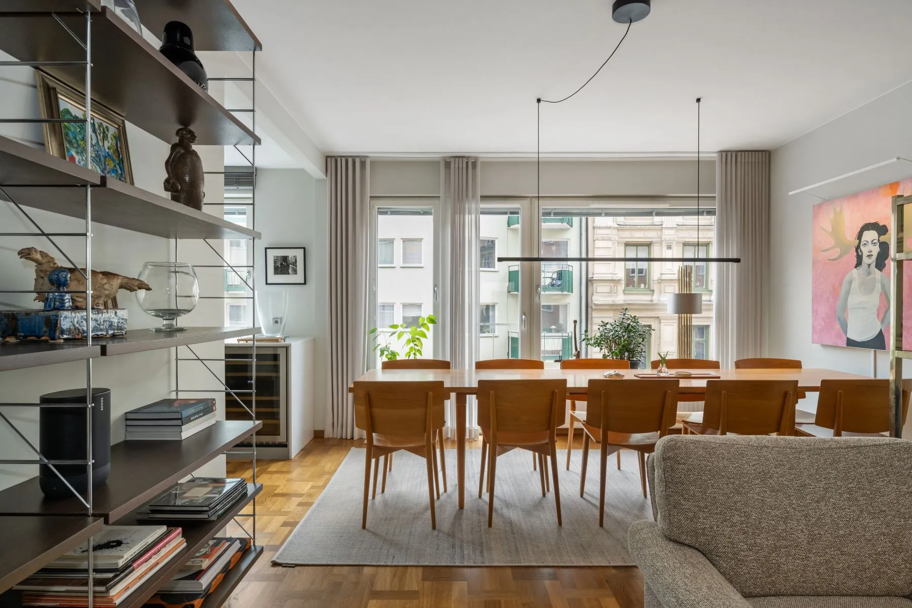 Formal dining room with timber table and windows toward Kommendörsgatan