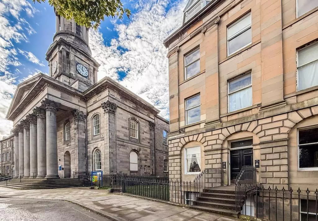 Traditional Edinburgh building beside Bellevue Crescent