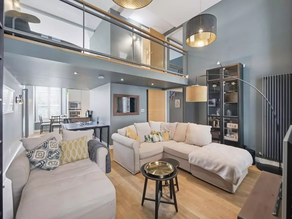 Spacious 3-Bedroom Duplex in Edinburgh's Quartermile