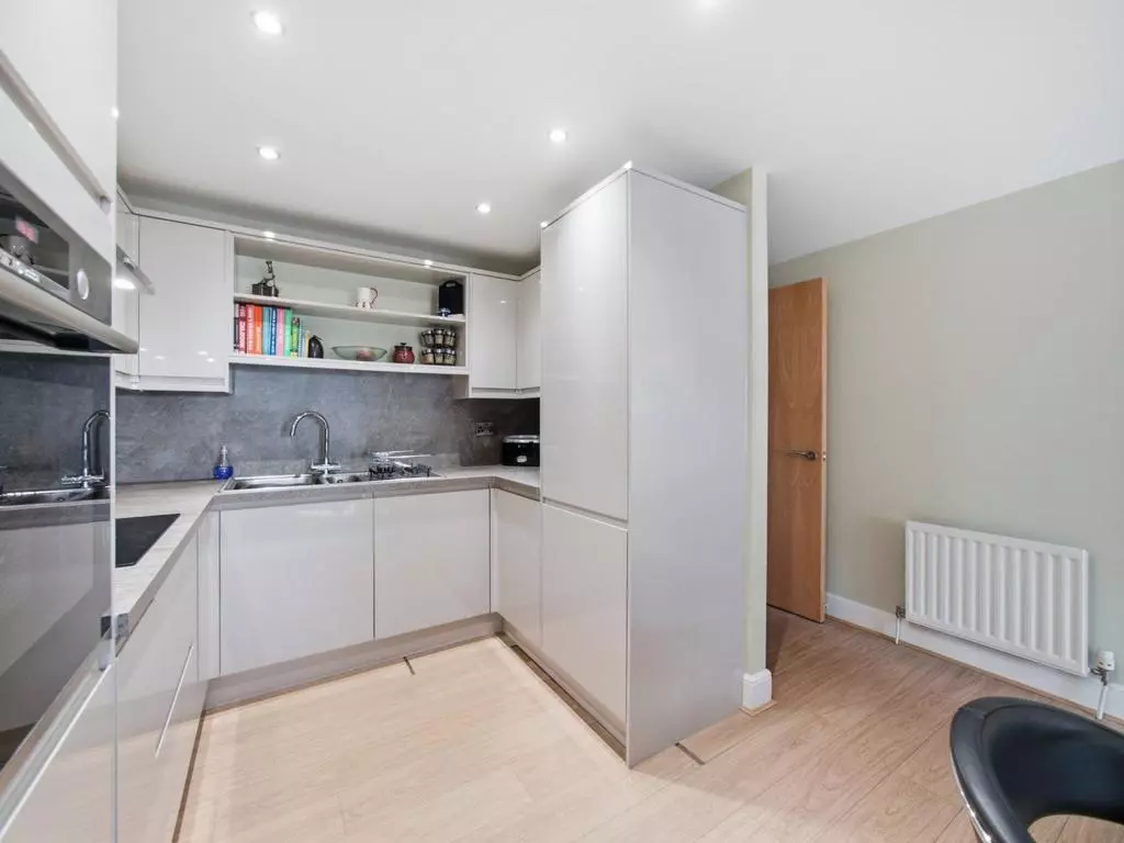 Contemporary fitted kitchen with integrated appliances
