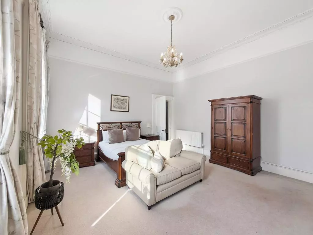 Flexible guest bedroom and sitting area with traditional proportions