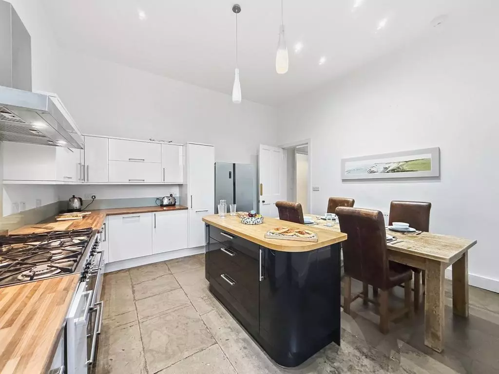 Generous fitted kitchen with range cooker and central island