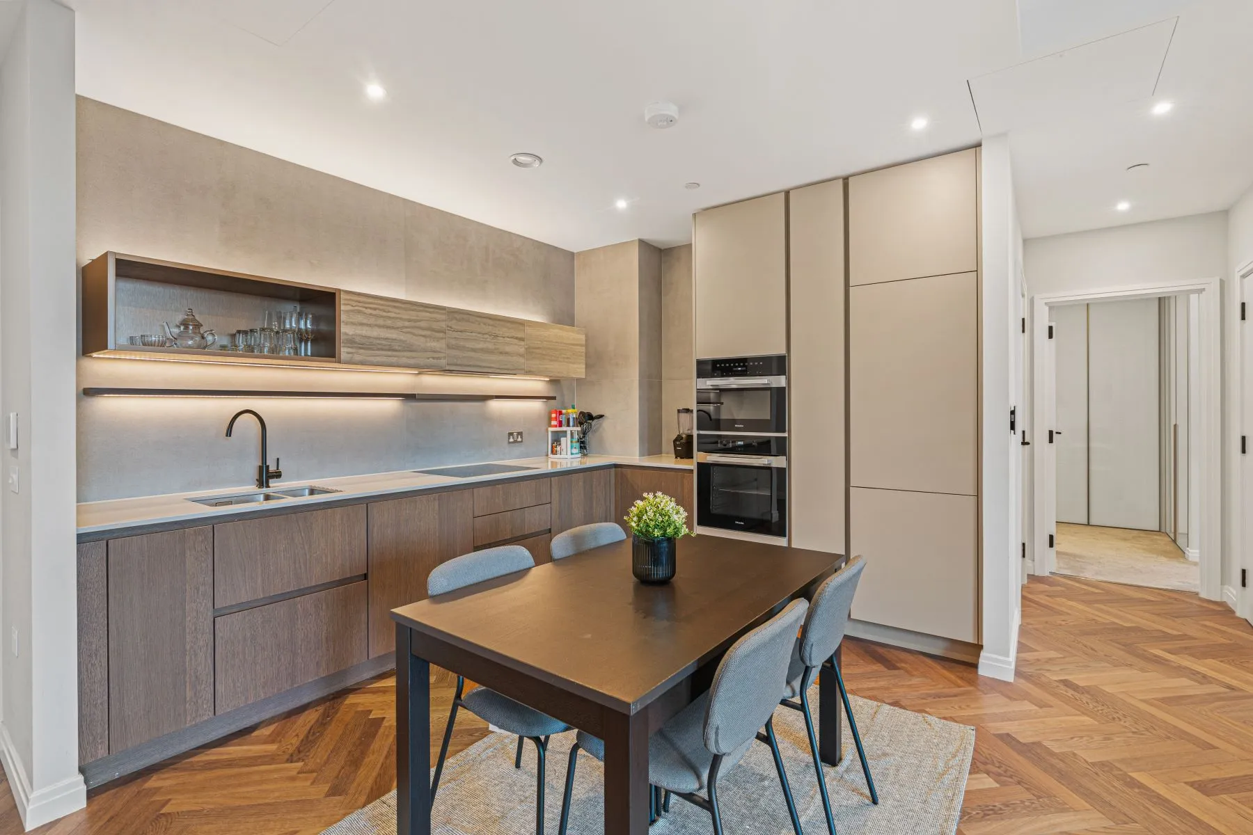 Contemporary Fulham kitchen with stone worktops and integrated appliances